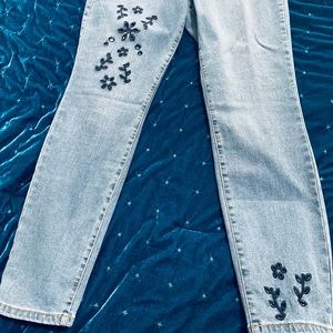 NY and Company denim flower embroidered jeans